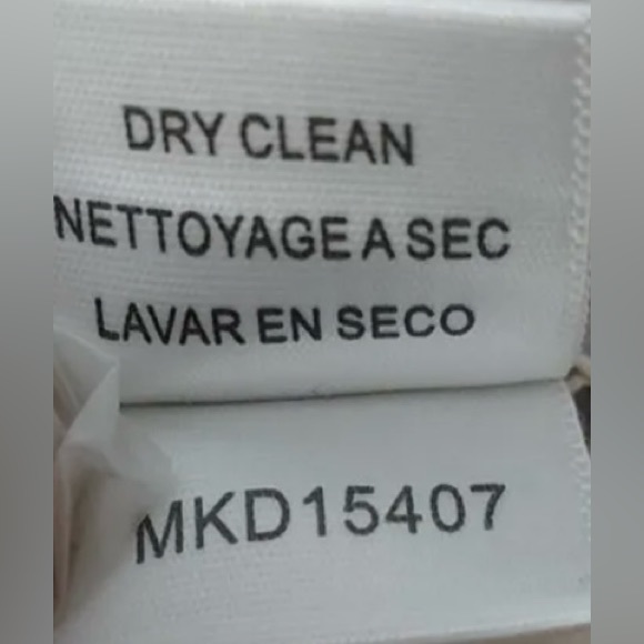 BCBG Max Azria 100% Silk Blouse - Picture 9 of 11